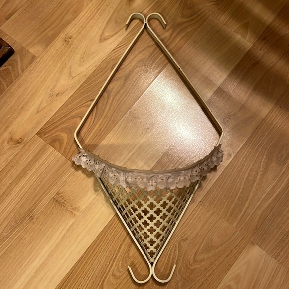 Cream Hanging door or Wall Hanging Basket - Picture 2 of 7